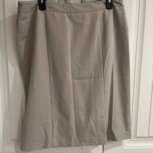 East 5th Women’s Size 14 Beige A-Line Skirt - Classic & Versatile